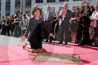 PEOPLE -  Dame Shirley Bassey verewigt ihre Händeabdrucke im Wembley park
