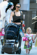 PEOPLE -  Irina Shayk mit Tochter Lea De Seine Shayk Cooper unterwegs in New York