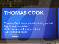 NEWS - Insolvent: Check-In-Schalter von Thomas Cook im Flughafen Gatwick