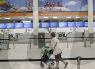 NEWS - Insolvent: Check-In-Schalter von Thomas Cook im Flughafen Gatwick