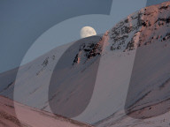 FEATURE - Im Luxus-Glas-Iglu am Nordpol übernachten