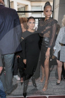 PEOPLE - Eva Longoria an der Modenschau von Guy Laroche an der PFW