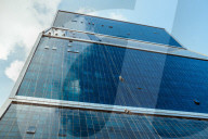 FEATURE - Fensterputzer an den ZigZag Towers in Doha