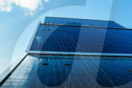 FEATURE - Fensterputzer an den ZigZag Towers in Doha