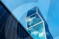 FEATURE - Fensterputzer an den ZigZag Towers in Doha