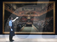 NEWS - Banksys Werk "Devolved Parliament" wird versteigert