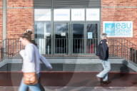 NEWS - Sorge nach Fabrik-Brand in Rouen