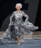 PEOPLE - Helen Mirren auf dem Laufsteg für L'Oreal in Paris