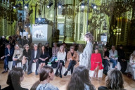 PEOPLE - Promis bei Modenschau voin Stella McCartney an der PFW