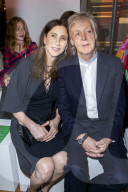 PEOPLE - Promis bei Modenschau voin Stella McCartney an der PFW