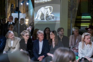 PEOPLE - Promis bei Modenschau voin Stella McCartney an der PFW