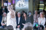 PEOPLE - Promis bei Modenschau voin Stella McCartney an der PFW