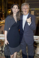 PEOPLE - Promis bei Modenschau voin Stella McCartney an der PFW