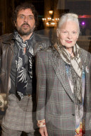 PEOPLE - Promis bei Modenschau voin Stella McCartney an der PFW