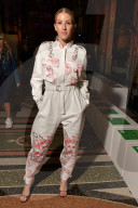 PEOPLE - Promis bei Modenschau voin Stella McCartney an der PFW