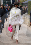 PEOPLE - Promis bei Valentino-Modenschau der PFW