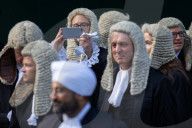 NEWS - Aufmarsch der Roben und Perücken: Traditioneller Start der neuen Sitzungsperiode der englischen Lordrichter