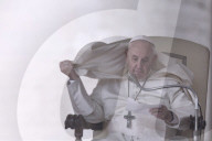 NEWS - Papst Franziskus wÃ¤hrend der windigen Mittwochsaudienz