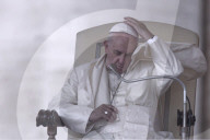 NEWS - Papst Franziskus wÃ¤hrend der windigen Mittwochsaudienz
