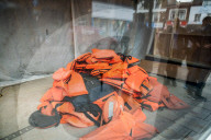 FEATURE - Banksy Installation in einem leerstehenden Geschäft in Süd-London