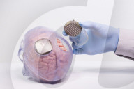 FEATURE - Gelähmter kann dank hirngesteuertem Exoskelett wieder gehen