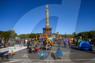 NEWS - Weltweiter Klimaprotest: Extinction Rebellion Aktivisten demonstrieren in Berlin