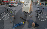 NEWS - Weltweiter Klimaprotest: Extinction Rebellion Aktivisten demonstrieren in Berlin