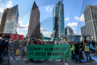 NEWS - Weltweiter Klimaprotest: Extinction Rebellion Aktivisten demonstrieren in Berlin