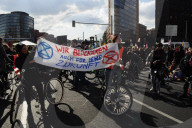 NEWS - Weltweiter Klimaprotest: Extinction Rebellion Aktivisten demonstrieren in Berlin
