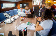 FEATURE - Dem Plastik auf der Spur: Frauencrew startet mit Segelschiff zur zweijährige eXXpedition-Forschungsmission rund um die Welt