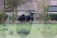 NEWS - Wiedersdorf: Ort nach tödlichen Schüssen in Halle abgeriegelt