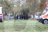 NEWS - Wiedersdorf: Ort nach tödlichen Schüssen in Halle abgeriegelt