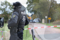 NEWS - Wiedersdorf: Ort nach tödlichen Schüssen in Halle abgeriegelt