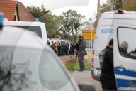 NEWS - Wiedersdorf: Ort nach tödlichen Schüssen in Halle abgeriegelt