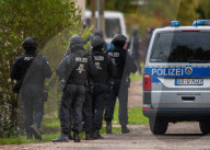 NEWS - Wiedersdorf: Ort nach tödlichen Schüssen in Halle abgeriegelt
