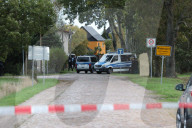 NEWS - Wiedersdorf: Ort nach tödlichen Schüssen in Halle abgeriegelt