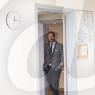 Haakon besucht die psychiatrische Klinik für Kinder und Jugendliche anlässlich des Welttags für psychische Gesundheit in Fredrikstad