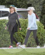 PREMIUM EXCLUSIVE Goldie Hawn Takes A Leisurely Stroll With A Workout Pal