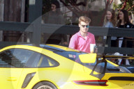 PEOPLE -  Caitlyn Jenner kurvt mit ihrem Porsche durch Los Angeles