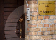 NEWS - Trauerbekundungen und Spuren des Anschlags an der Synagoge in Halle
