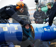 NEWS - Klima Aktivisten halten die deutsche Polizei auf Trab