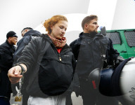 NEWS - Klima Aktivisten halten die deutsche Polizei auf Trab