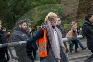 NEWS - Klima Aktivisten halten die deutsche Polizei auf Trab