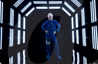 PEOPLE - Sir Richard Branson zeigt sein Virgin Galactic Outfit
