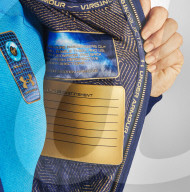 PEOPLE - Sir Richard Branson zeigt sein Virgin Galactic Outfit