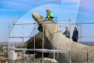FEATURE - Die Mutter-Heimat-Statue in Wolgograd wird renoviert