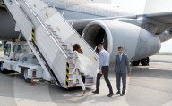 PEOPLE - Pakistan: Kate und William am Flughafen von Lahore 