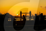 FEATURE - Goldenes London: Sonnenaufgang mit Tower Bridge