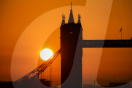 FEATURE - Goldenes London: Sonnenaufgang mit Tower Bridge