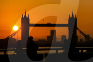FEATURE - Goldenes London: Sonnenaufgang mit Tower Bridge